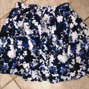 FLORAL EXPRESS SKIRT IN SIZE 6